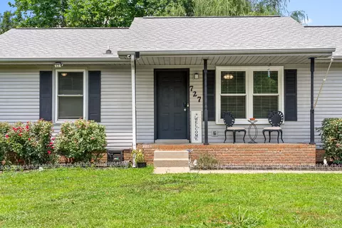 727 Noble Dr, Clarksville, TN 37042