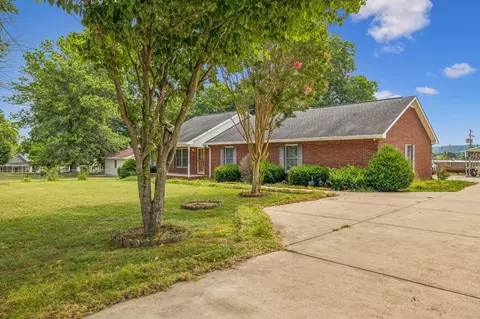 111 Basswood Dr, Gordonsville, TN 38563