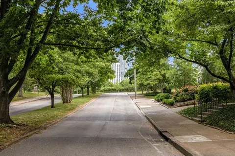 106 W End Pl, Nashville, TN 37205