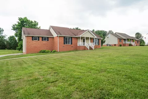 2042 Skyhawk Ct, White House, TN 37188