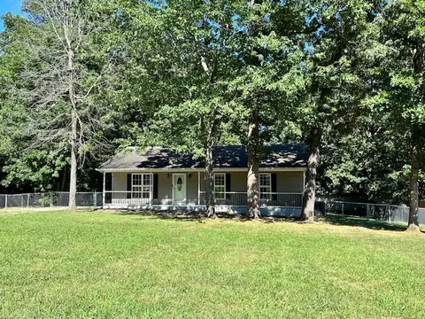 137 Sherron Dr, Dickson, TN 37055