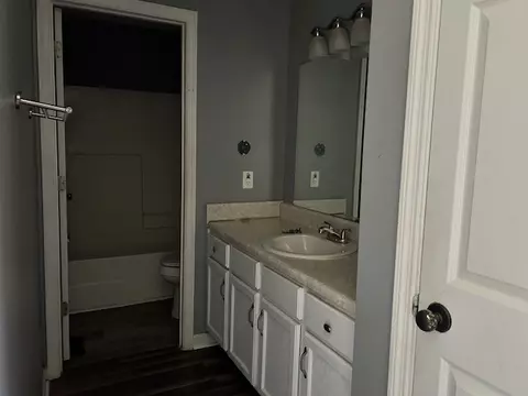 Bath - 137 Sherron Dr, Dickson, TN 37055 photo 2 of 2