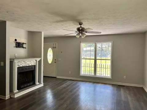 Living - 137 Sherron Dr, Dickson, TN 37055 photo 1 of 2
