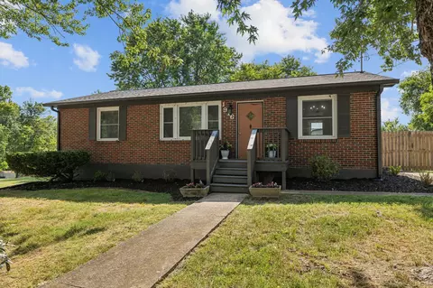1916 Woodmont Dr, Columbia, TN 38401