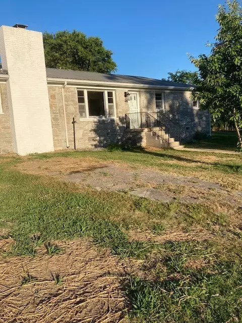 121 Longview Ave, Fayetteville, TN 37334