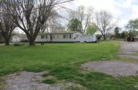 4885 Princeton Rd, Hopkinsville, KY 42240