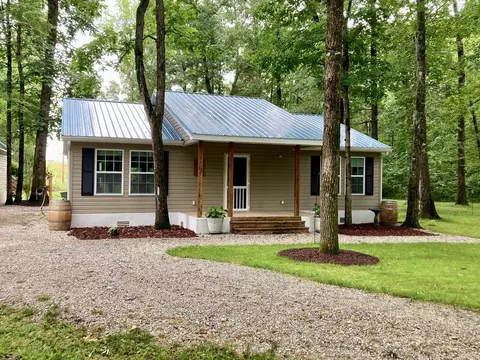 155 Creekside Ln, Decherd, TN 37324