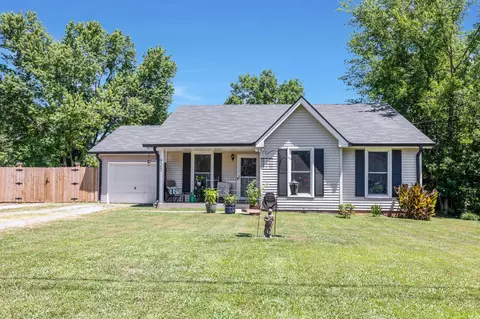 925 Poppy Dr, Clarksville, TN 37042