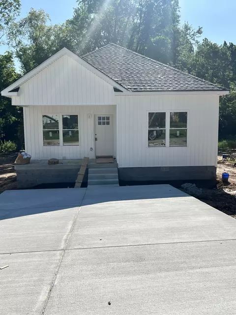 102 Westside Cir, Springfield, TN 37172 photo 3