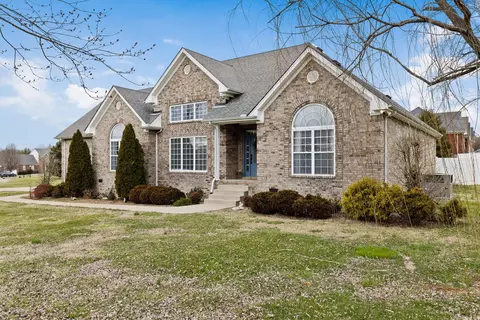 4025 Oak Pointe Dr, Pleasant View, TN 37146