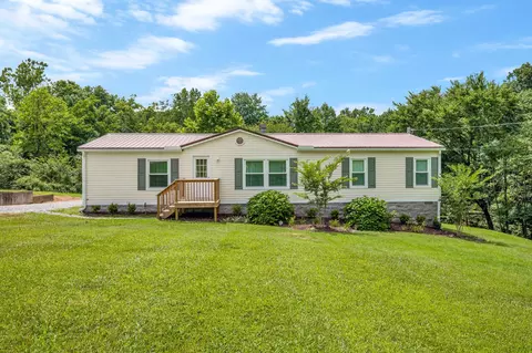 1005 Brummit Rd, Charlotte, TN 37036