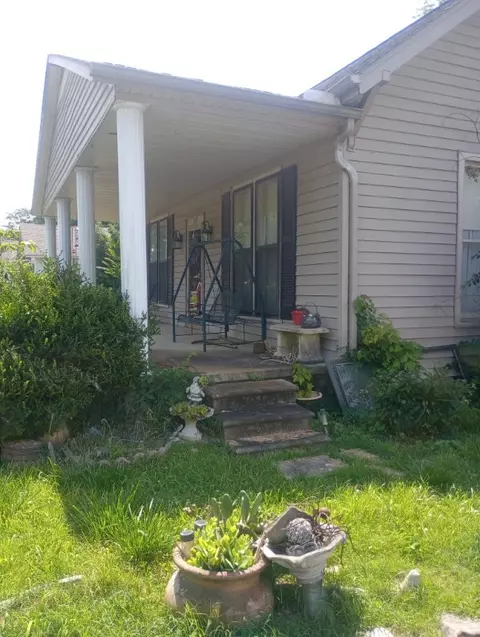 809 E Todd St, Union City, TN 38261