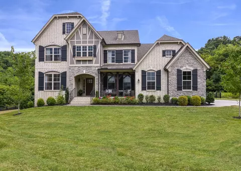 7084 Crimson Leaf Ln, College Grove, TN 37046
