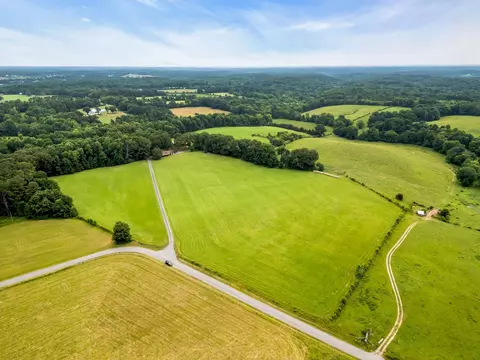 805 Goslin Branch Rd, Burns, TN 37029