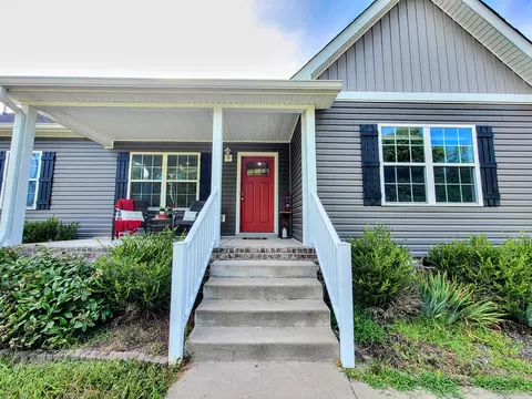 961 Big Springs Rd, Charlotte, TN 37036
