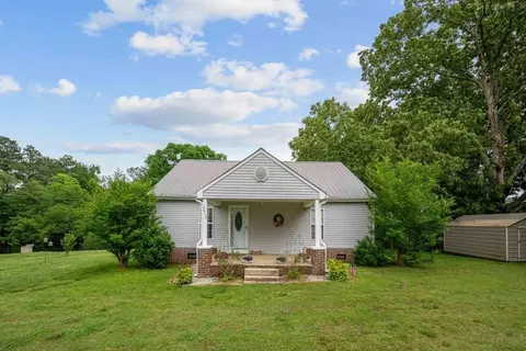 2612 Strayleaf Rd, Wildersville, TN 38388