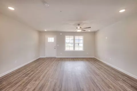 Living - 452 Mimosa Dr, Decherd, TN 37324 photo 4 of 4
