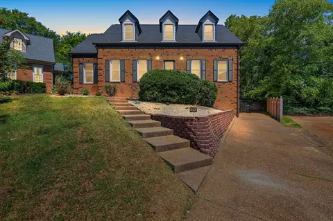 7416 River Park Dr, Nashville, TN 37221