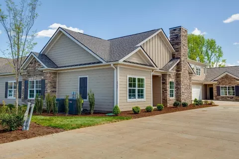 2680 Stonecenter Ln, Murfreesboro, TN 37128