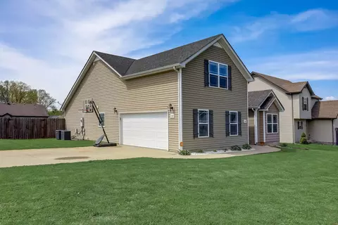 1301 Shockey Dr, Clarksville, TN 37042