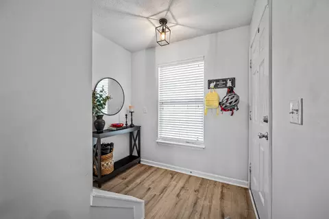 Entry Way - 1412 Progress Ct, Murfreesboro, TN 37130 photo 3 of 4