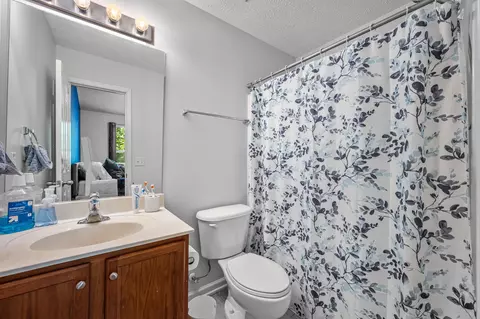 Bath - 1412 Progress Ct, Murfreesboro, TN 37130 photo 2 of 3