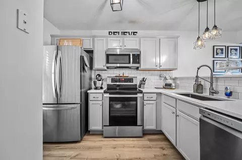 Kitchen - 1412 Progress Ct, Murfreesboro, TN 37130 photo 2 of 2