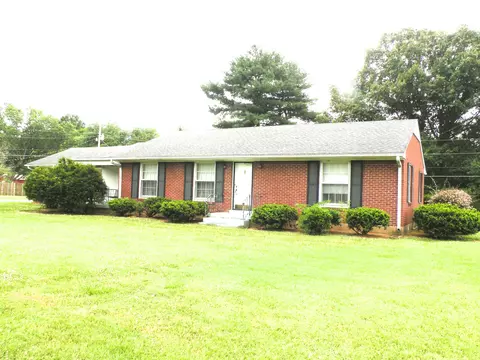 815 S Broadway St, Portland, TN 37148