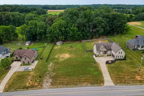 417 Tom Link Rd, Cottontown, TN 37048