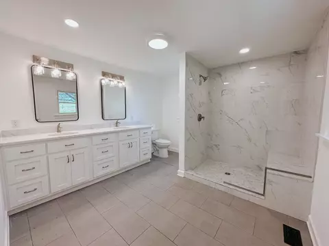 Bath - 1309 Jackson Hollow Rd, Goodspring, TN 38460 photo 3 of 3