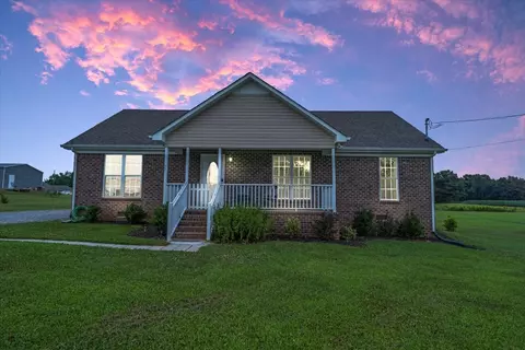 57 Camargo Rd, Fayetteville, TN 37334