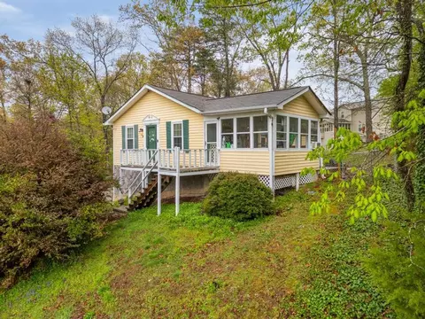 9022 Chip Dr, Soddy Daisy, TN 37379