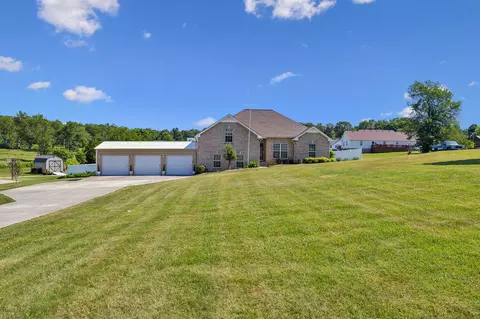 6055 Hill Cir, Bon Aqua, TN 37025