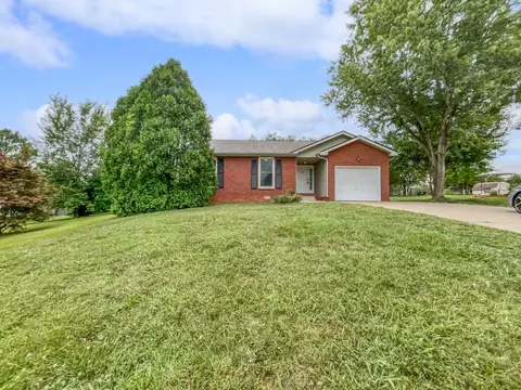 2220 Kim Dr, Clarksville, TN 37043
