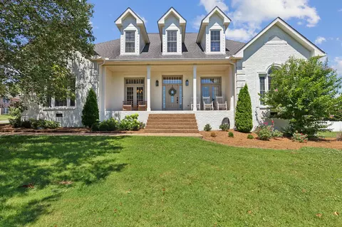 2016 Brunswick Dr, Lebanon, TN 37087