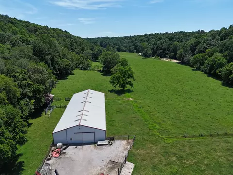 774 Sister Hollow Rd, Westmoreland, TN 37186