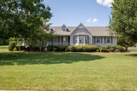 716 Douglas Dr, Lawrenceburg, TN 38464