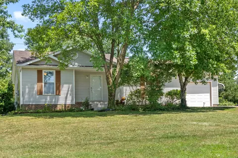 1173 Willow Bend Dr, Clarksville, TN 37043