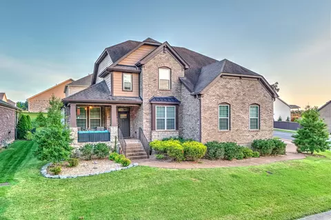 200 Carly Close E, Hendersonville, TN 37075