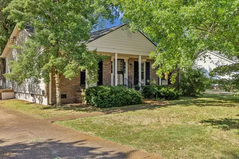820 Harpeth Bend Dr, Nashville, TN 37221