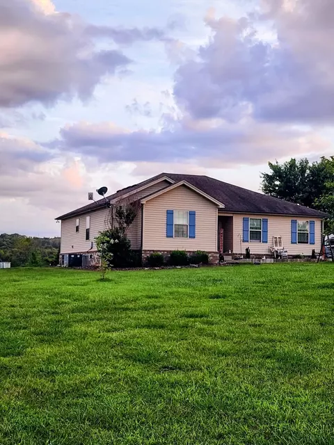 600 Roberts Rd, Watertown, TN 37184