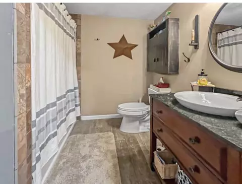 Bath - 408 Ginger Dr, Dover, TN 37058 photo 1 of 2