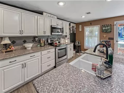 Kitchen - 408 Ginger Dr, Dover, TN 37058 photo 2 of 4