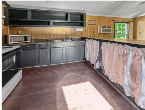 Kitchen - 408 Ginger Dr, Dover, TN 37058 photo 4 of 4