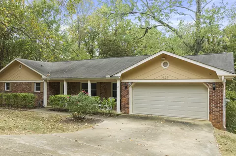 608 Oak Crest Ln, Hixson, TN 37343