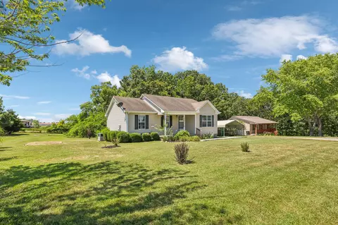 215 Hurst Rd, Hohenwald, TN 38462