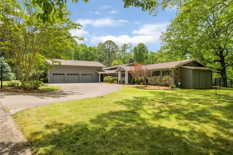 1 Signal Point Cir, Signal Mountain, TN 37377