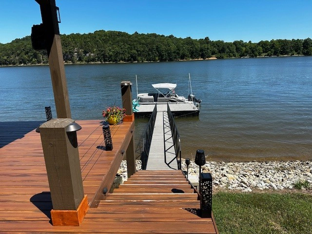 829 Riverfront Dr