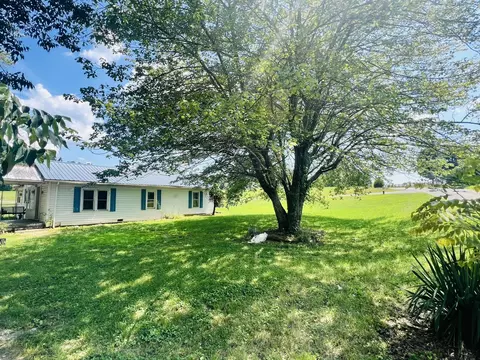 991 Long St W, Mcewen, TN 37101