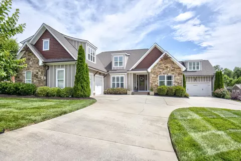 8013 Burgundy Cir, Chattanooga, TN 37421